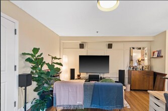 70 S Munn Ave in East Orange, NJ - Foto de edificio - Building Photo