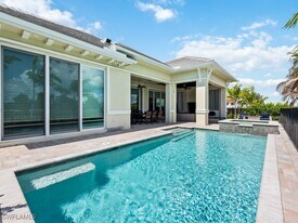 3340 Kumamoto Ln in Naples, FL - Building Photo