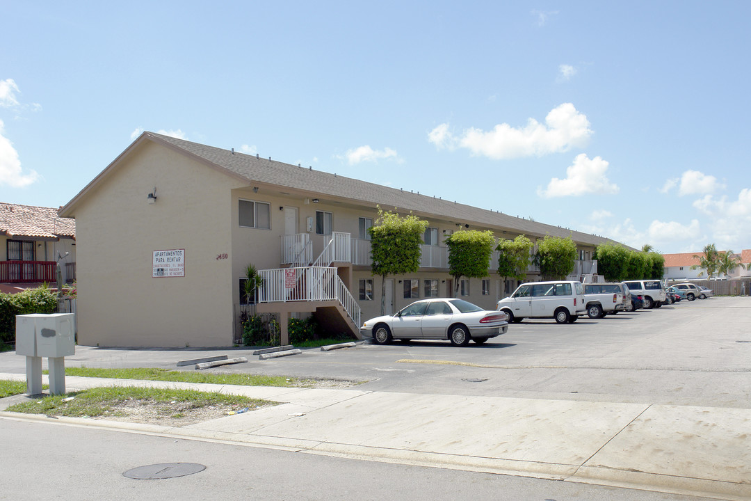 2450-2458 W 56th St in Hialeah, FL - Building Photo