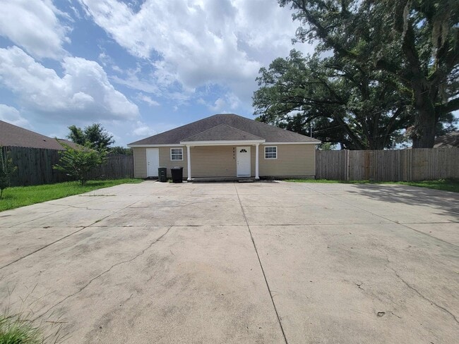 property at 2635 Mission Rd
