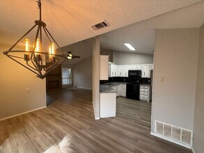 5556 93rd St in Lubbock, TX - Building Photo - Building Photo