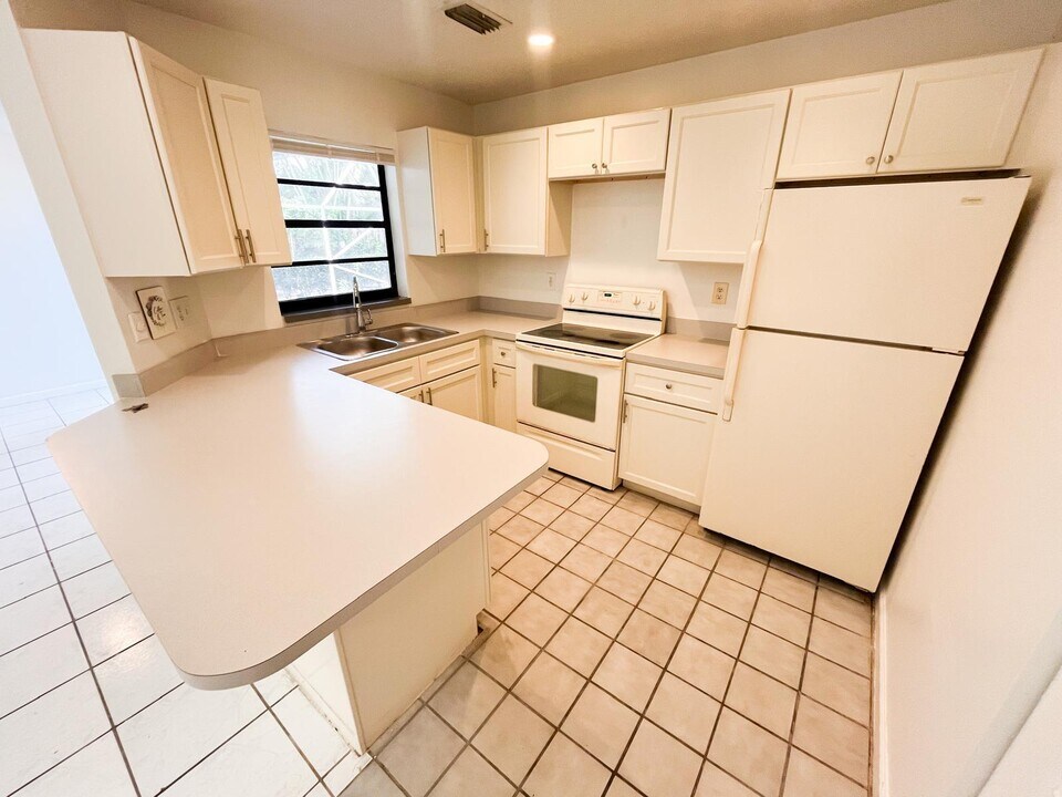 1543 Hawthorne Pl in Wellington, FL - Building Photo