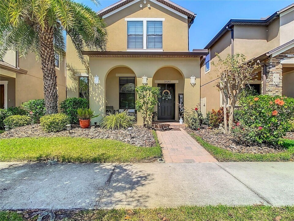 28642 Tranquil Lake Cir in Zephyrhills, FL - Foto de edificio