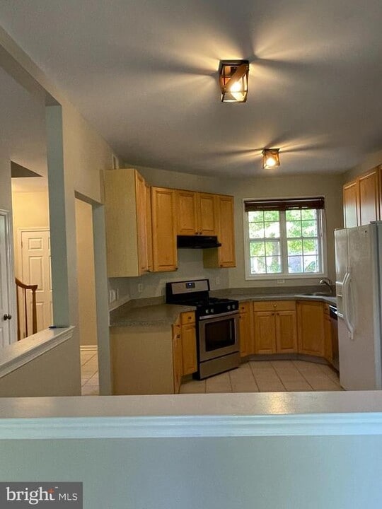 53 Tennyson Rd in East Windsor, NJ - Building Photo