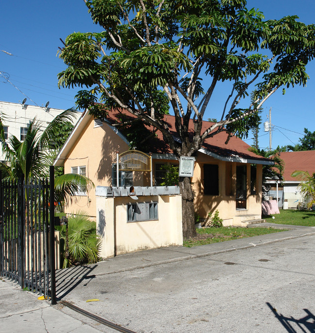 107-123 NE 59th St in Miami, FL - Building Photo - Building Photo