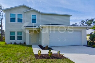 293 Cornelius Blvd in Port Charlotte, FL - Building Photo