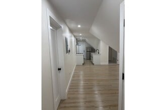 805 Blue Hill Ave, Unit 3 in Boston, MA - Foto de edificio - Building Photo