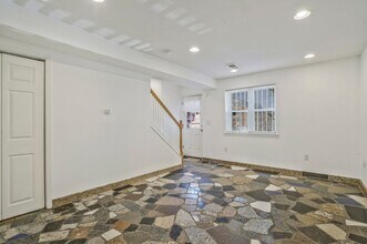 2268 Mt View Pl SE in Washington, DC - Building Photo - Building Photo