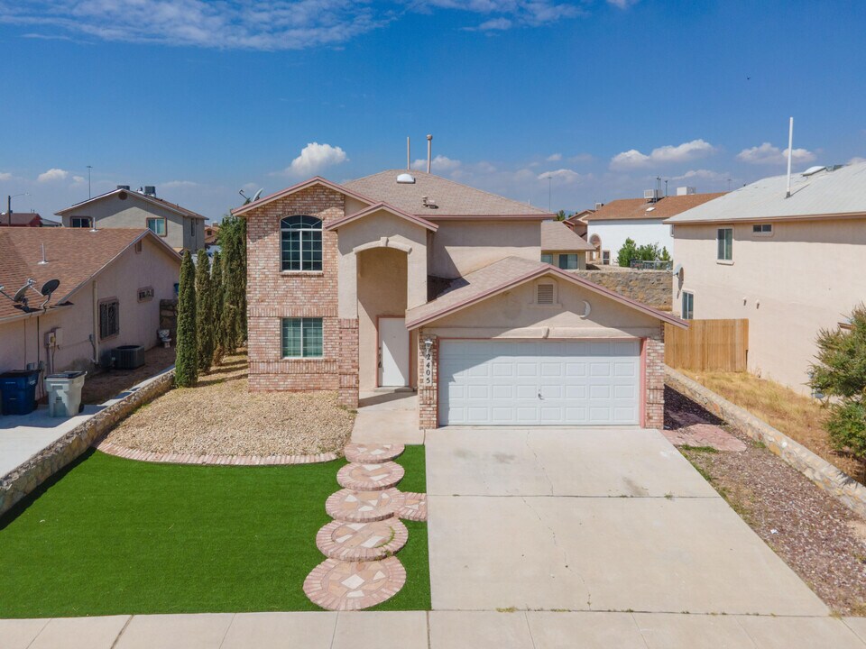 2405 Tierra Humeda Dr in El Paso, TX - Building Photo