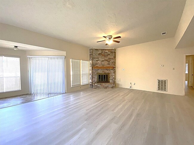 property at 9515 Hendon Ln