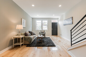 1245 N Myrtlewood St in Philadelphia, PA - Building Photo - Building Photo