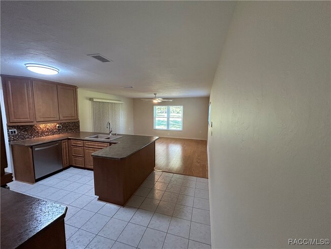 property at 515 E Falconry Ct