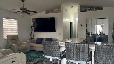 1077 Nettles Blvd in Jensen Beach, FL - Foto de edificio - Building Photo