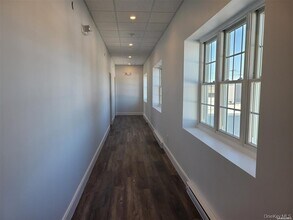 262 E Main St in Babylon, NY - Building Photo - Building Photo