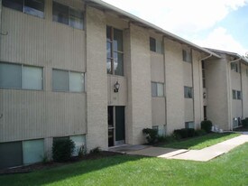 Somerset Villa in Lee's Summit, MO - Building Photo