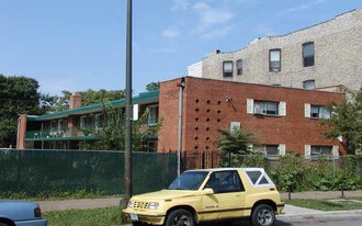 1924-1932 N Kedzie Ave Apartments