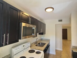 1977 NW 5th Pl, Unit 408 in Miami, FL - Building Photo - Building Photo