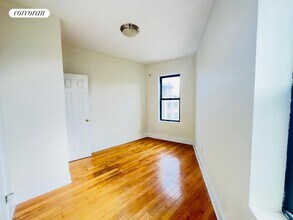 145 Borinquen Pl in Brooklyn, NY - Building Photo - Building Photo
