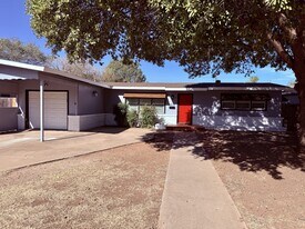 4210 37th St in Lubbock, TX - Building Photo