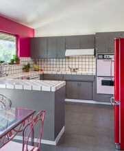 10744 Deep Cliffe Dr in Cupertino, CA - Foto de edificio - Building Photo