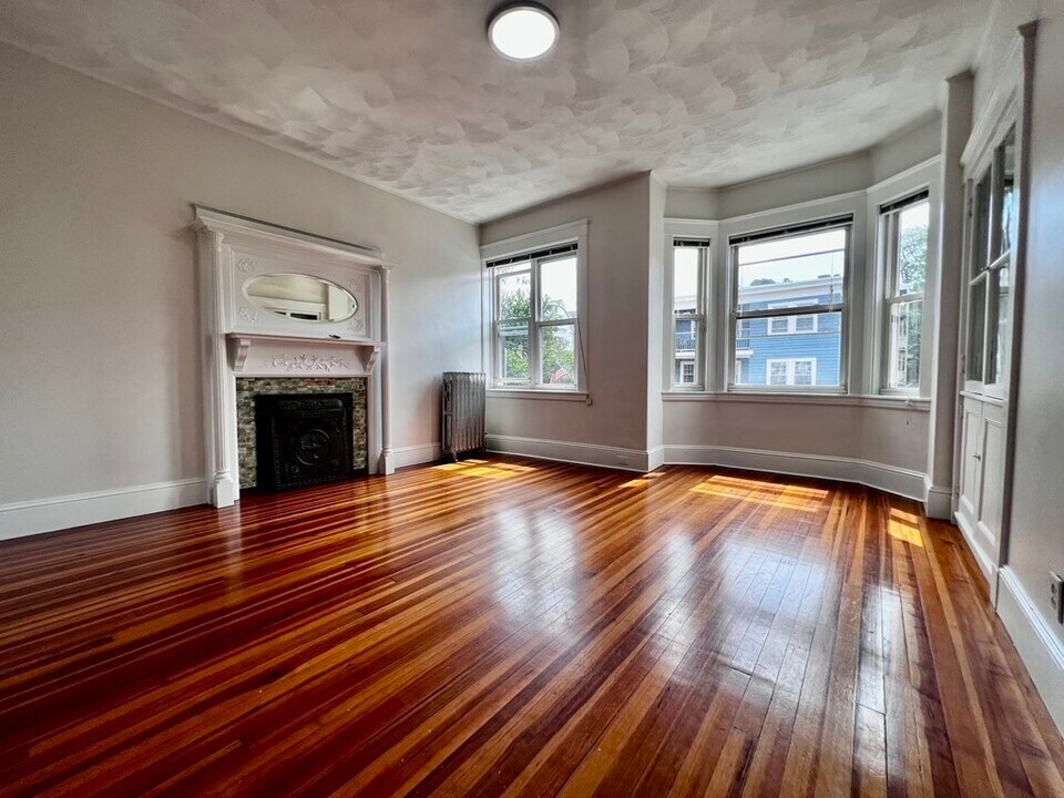 281 Highland Ave in Somerville, MA - Building Photo