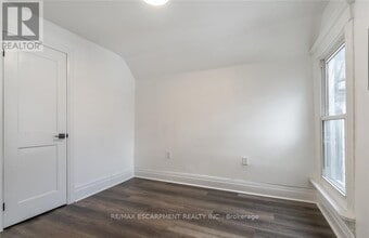 198 Sherman Ave N in Hamilton, ON - Building Photo - Building Photo