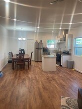 306 SW 1st St in Kerens, TX - Foto de edificio - Building Photo