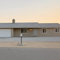 15798 Placida Rd in Victorville, CA - Building Photo