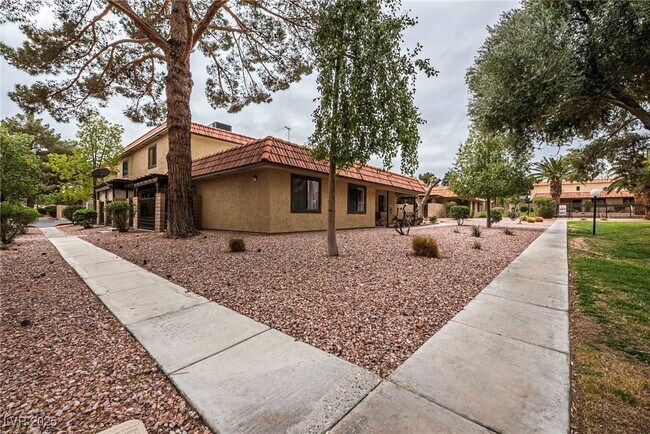1844 Mimosa Ct in Henderson, NV - Building Photo - Building Photo