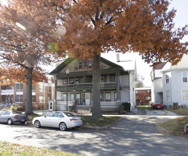 821 Goodhue Blvd in Lincoln, NE - Foto de edificio - Building Photo