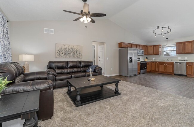 12 Persimmon Dr in Hamilton, OH - Building Photo - Building Photo