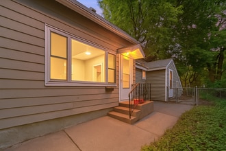 916 Farrington St in St. Paul, MN - Foto de edificio - Building Photo
