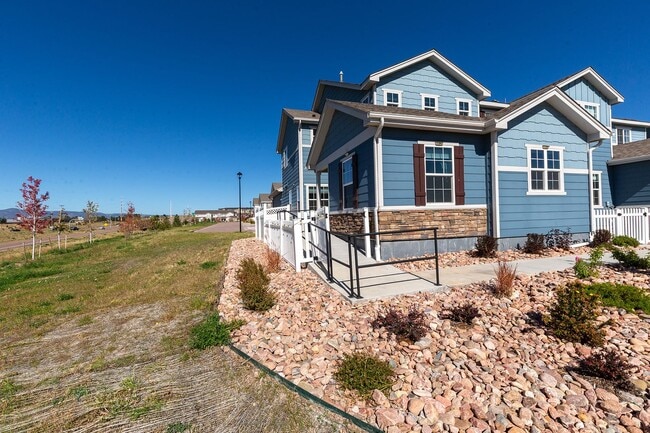 5211 Mountain Vista Hts in Colorado Springs, CO - Building Photo - Building Photo