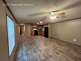 1120 NW Starlight Cir in Topeka, KS - Building Photo