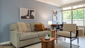 2851 Maingate Village Cir, Unit 8-205 in Kissimmee, FL - Building Photo