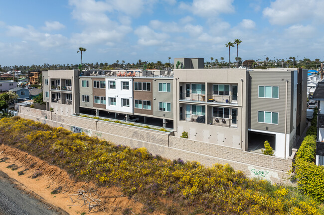 The Breakers - North Swell in Oceanside, CA - Building Photo - Building Photo