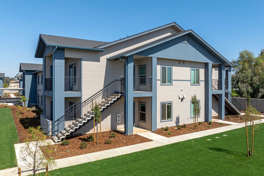 Broadstone Place in Fresno, CA - Building Photo