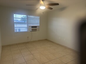 1026 White St, Unit #4 in Key West, FL - Foto de edificio - Building Photo