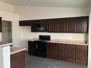 7561 E 42nd Ln in Yuma, AZ - Building Photo - Building Photo