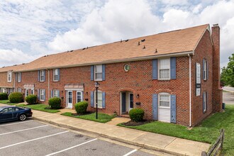 Cove Harbor Townhomes in Hampton, VA - Building Photo - Building Photo