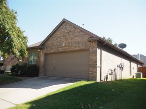 1918 Ainsley Ct in Corinth, TX - Building Photo - Building Photo