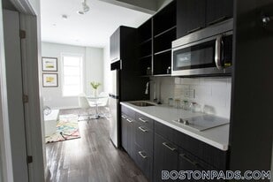 82 Franklin St, Unit 307 in Worcester, MA - Building Photo