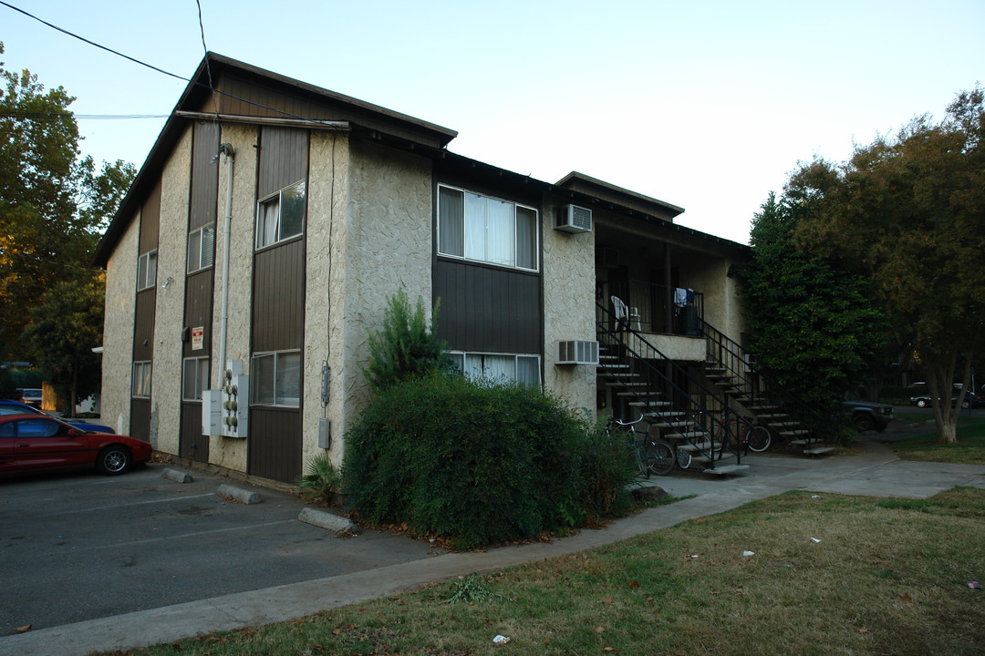 244 Oak St in Chico, CA - Building Photo