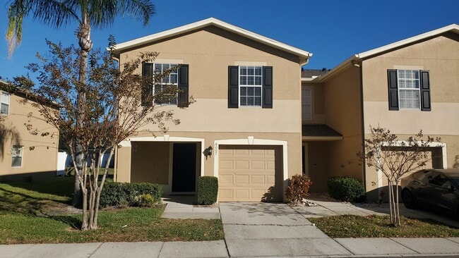 8007 Sutton Terrace Ln in Tampa, FL - Building Photo - Building Photo