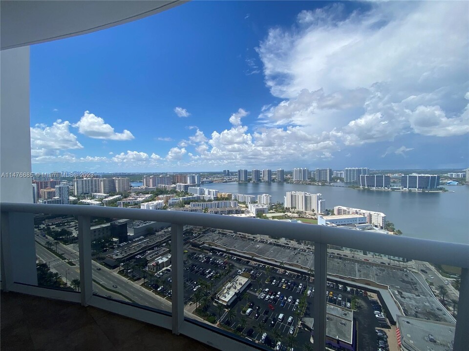 18201 Collins Ave, Unit 4008 in Sunny Isles Beach, FL - Building Photo