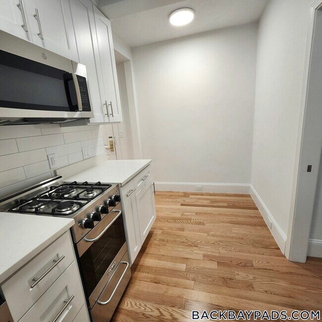 60 Clearway St in Boston, MA - Foto de edificio - Building Photo