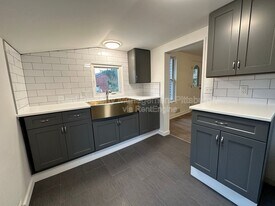 851 Timberland Ave in Pittsburgh, PA - Building Photo