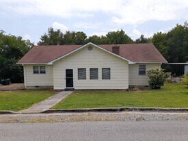 105 Bryson St in Woodbury, TN - Building Photo