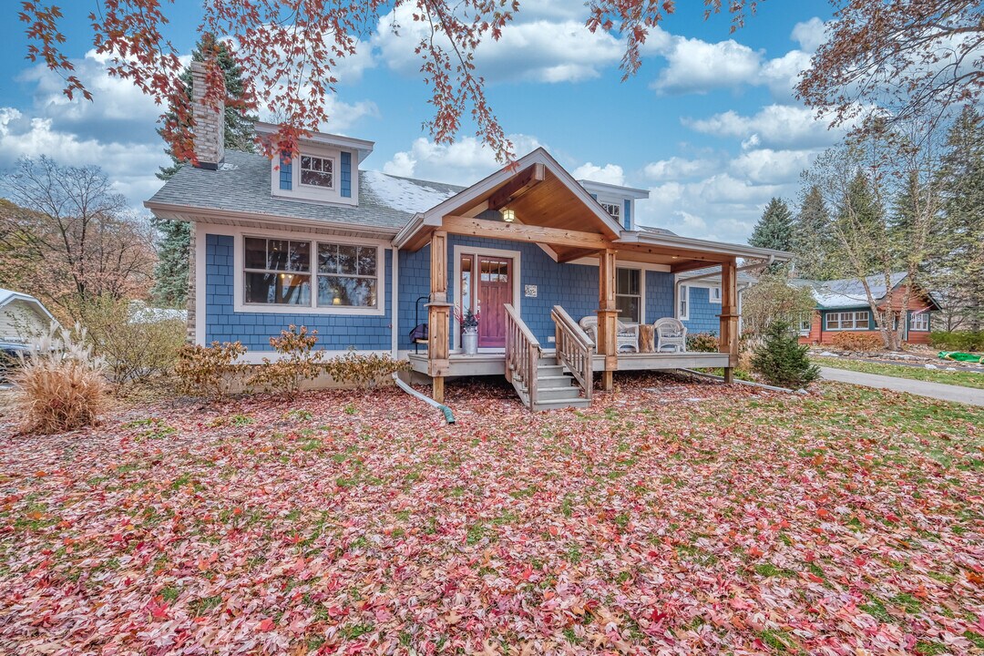 5050 Manitou Rd in Excelsior, MN - Building Photo