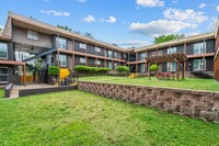 Marisol Villas Apartments in Garland, TX - Foto de edificio - Building Photo